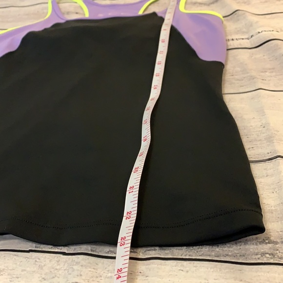 New Balance Women's Athletic Tank Top With Built in Bra - Picture 11 of 12